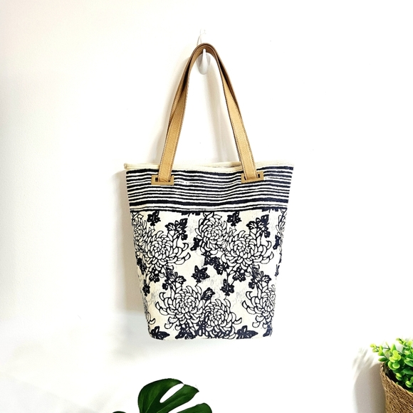 Tommy Bahama Summer Shoulder Bag Tote - Picture 8 of 16